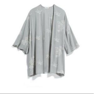 NWT Le Lis Kimono